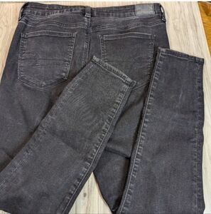 AE Jean Jeggings Size 10 Short Black Distressed